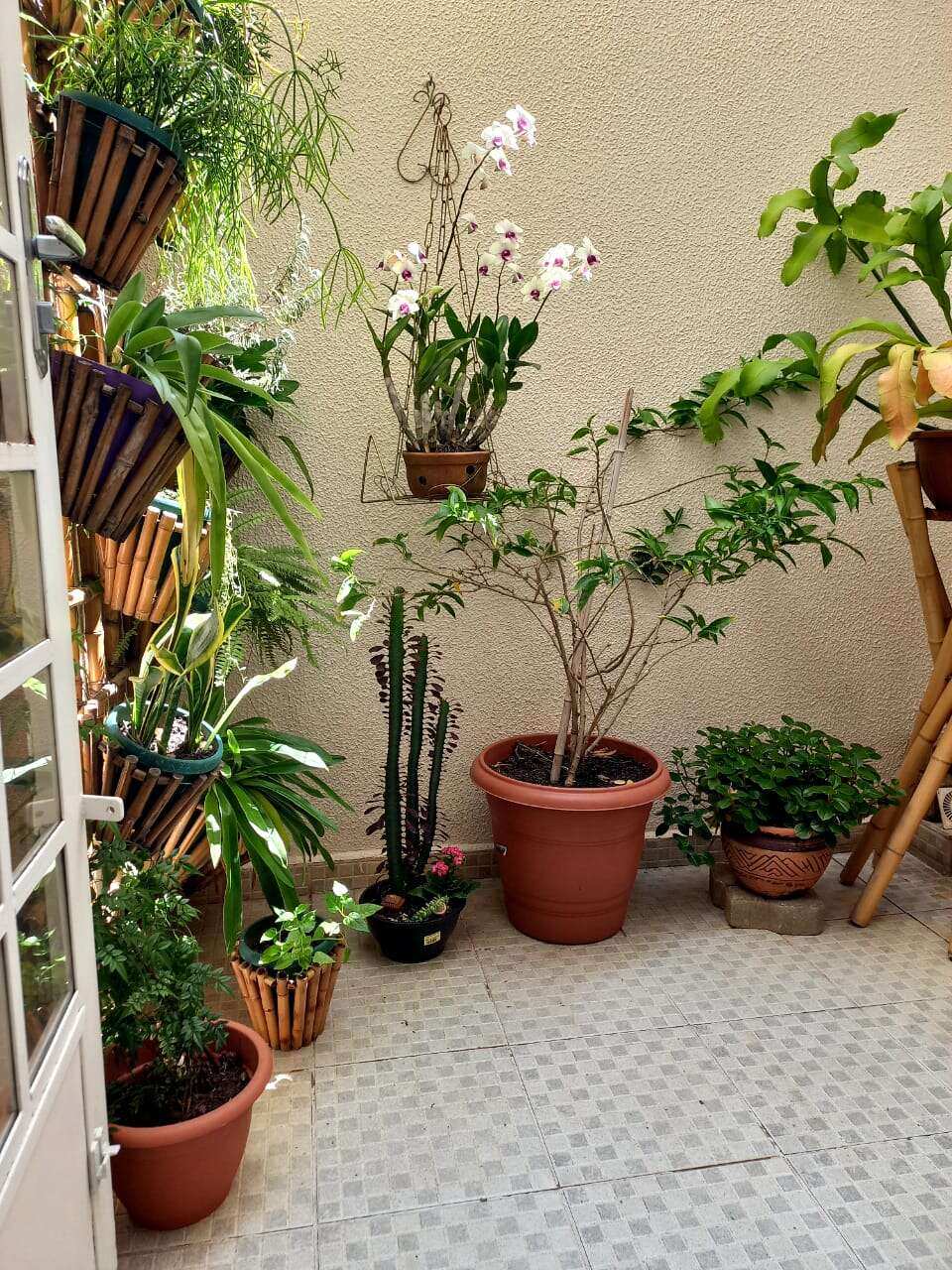 Apartamento térreo com quintal e suite, Zona Oeste de Sorocaba - Souza Ribeiro Imóveis.