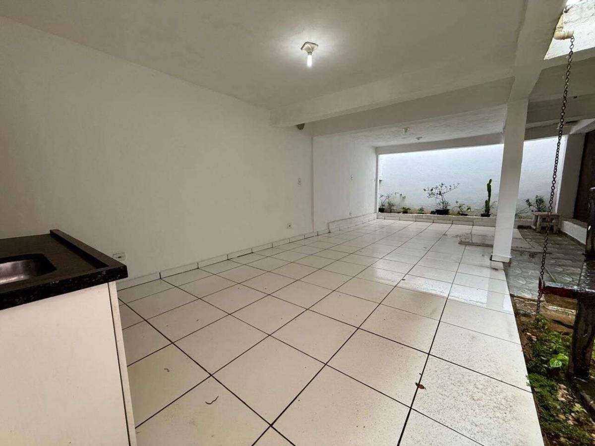  - Casa à venda em Sorocaba, Jardim das Flores, com 2 quartos, 180m²
