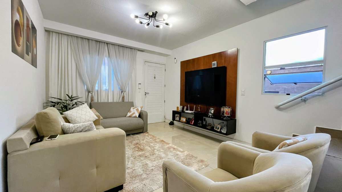  - Casa de condomínio à venda, com 2 quartos