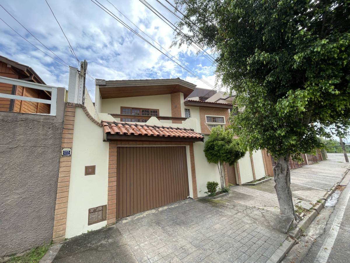 Sobrado reformado a venda, 3 dormitórios Zona Leste de Sorocaba - Souza Ribeiro Imóveis.