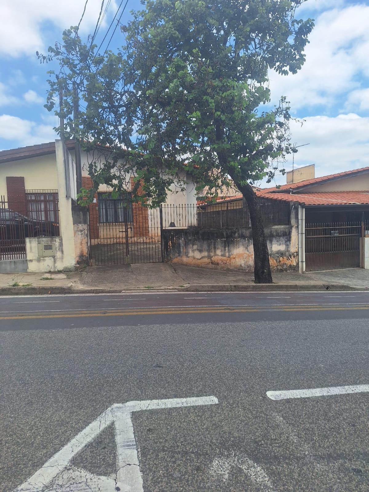 Casa terra 3 quartos, amplo quintal Vila fiori em Sorocaba - Souza Ribeiro Imóveis.