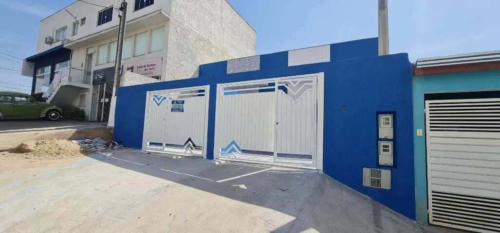 Casa geminada à venda em Sorocaba, Parque São Bento, com 2 quartos, 80m² - Souza Ribeiro Imóveis.