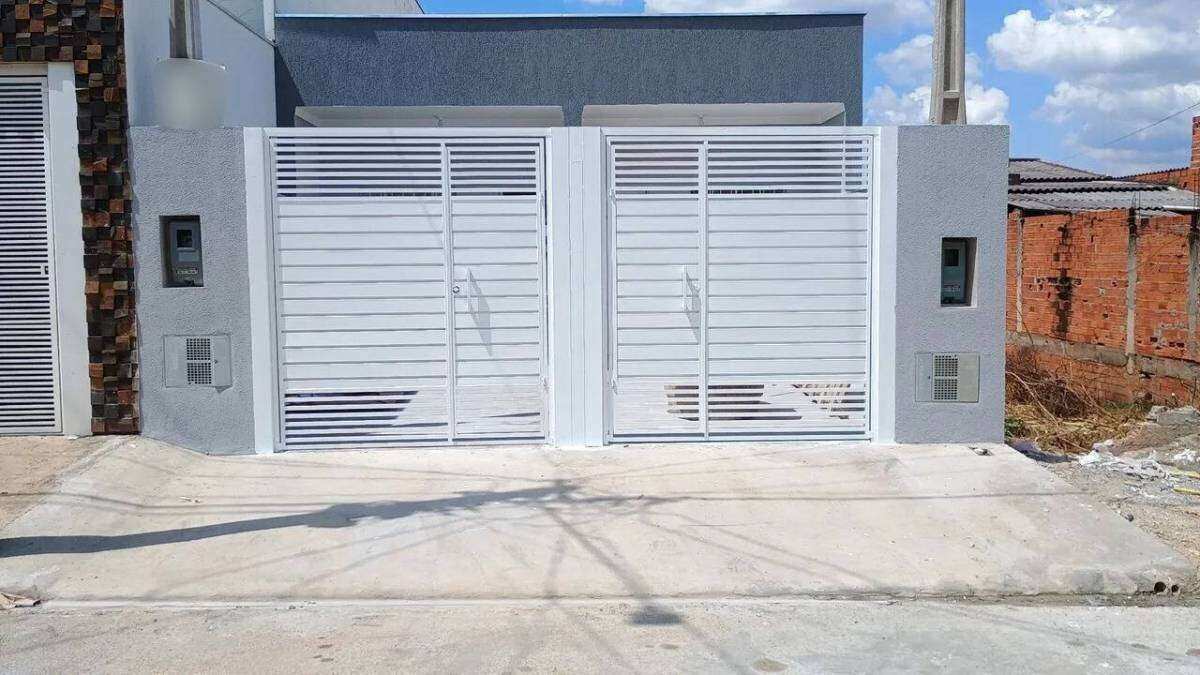 Casa geminada à venda em Sorocaba, Parque São Bento, com 2 quartos, 54m² - Souza Ribeiro Imóveis.